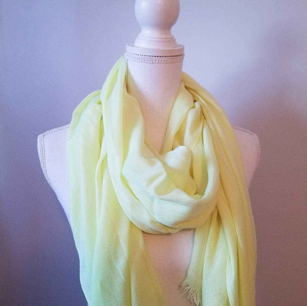 FUN AND BRIGHT! 🧣